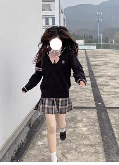 野川莓莓·套头毛衣-资料图