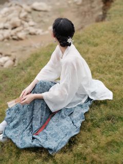 绽放铃兰花-资料图