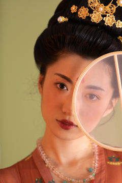阿斯塔那弈棋仕女-资料图
