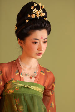 阿斯塔那弈棋仕女-资料图
