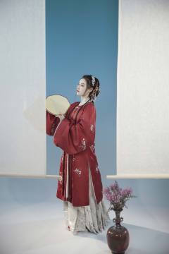  梦春闺 -资料图
