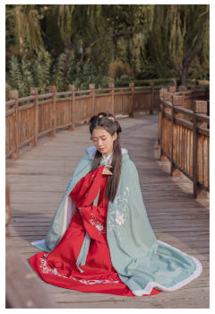 婉如·斗篷-资料图