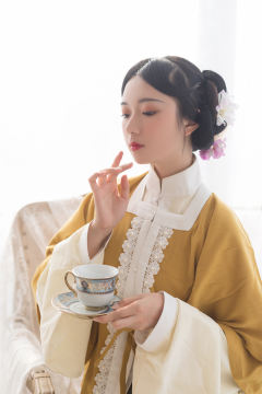 果缤纷·方领-资料图