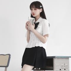 收腰衬衫-资料图