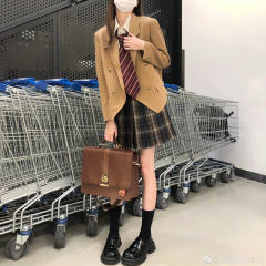 津律高·西服-资料图