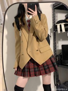 津律高·西服-资料图