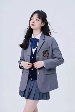 三粒扣西服-资料图