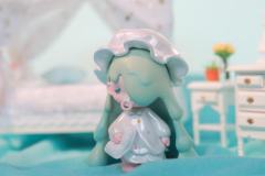 睡袍甜小忧-资料图