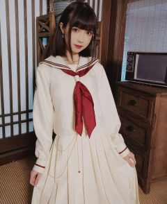桃 水手服