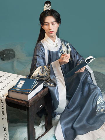 襕衫·山有书