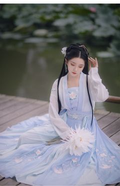 花拾-资料图