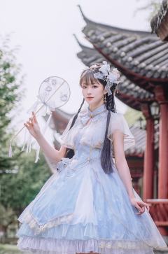 月下莺-资料图
