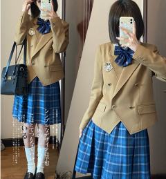 津律高·西服-资料图