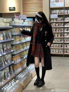 双排扣大衣-资料图