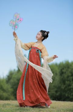 汉宫春晓图-资料图