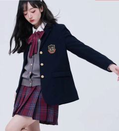 三粒扣西服-资料图