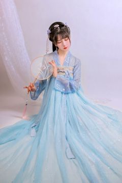 醉美人·蓝-资料图