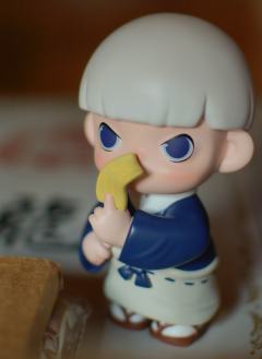 小伞妖-资料图