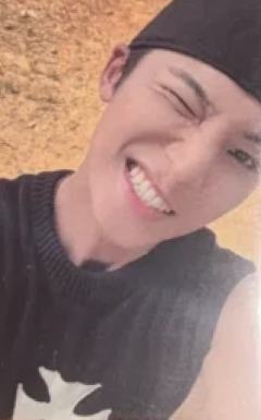 yzy线下幸运卡 奎