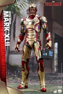 1:4比例珍藏人偶 钢铁侠MARK 42-资料图