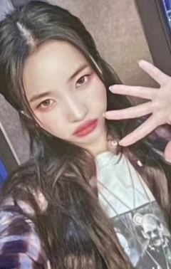 六周年快闪满额卡 娟 ver.B