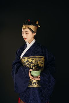 杂宝麒麟交领短款补服-资料图