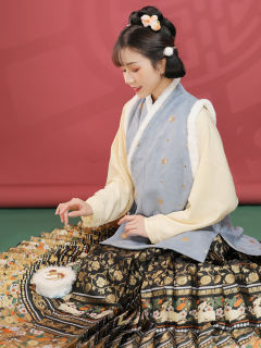 金如意·比甲-资料图