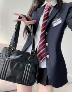 同学录制服包-资料图