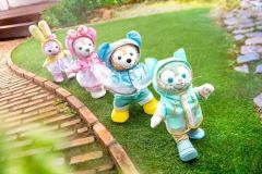 雪莉玫-雨衣着替-资料图