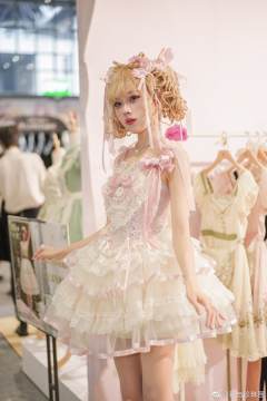 丝缎芭蕾 爱心狗短JSK-资料图