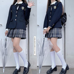 三粒扣西服-资料图