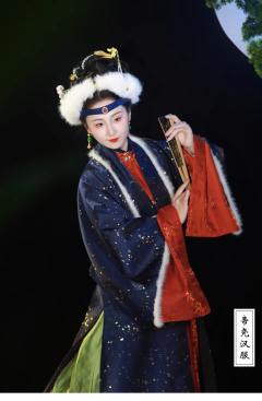 秋冬明制合领披袄-资料图