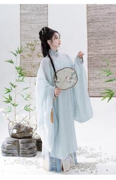 潋寒枝-资料图