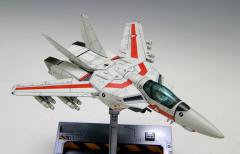 VF-1J 女武神（一条辉专用机）Fighter mode-资料图