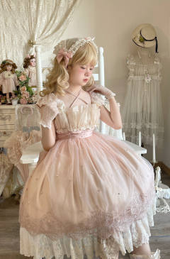 摘铃兰的小熊-资料图