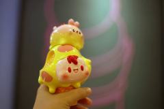 白巧草莓流心冰淇淋-资料图