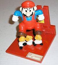 Trophy Figure with Scorecard! 栗子球 玛丽奥 Mario Stomps the Goombas