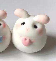 爱心发芽兔-大号-资料图