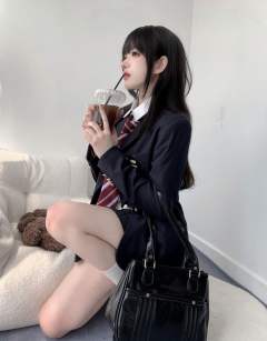 同学录制服包-资料图