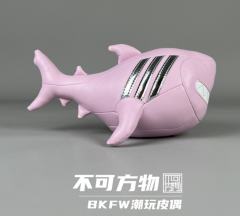 粉色鲨鱼皮质公仔