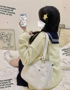 同学录制服包-资料图