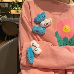 毛绒胸针-蓝-资料图