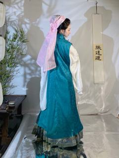 葡萄瑞兽·竖领斜襟 长比甲 合领披风-资料图