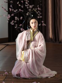 曲领襦纱衫汉魏晋复原-资料图
