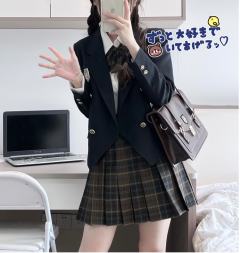 津律高·西服-资料图
