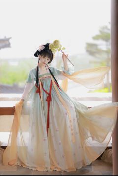 宝石之国-资料图