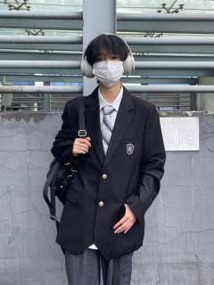 畈知高·西服-资料图