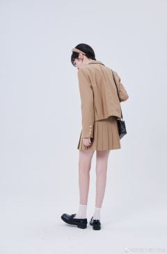 两粒扣西服-资料图