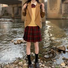 津律高·西服-资料图