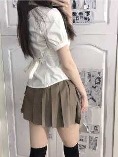 收腰衬衫-资料图